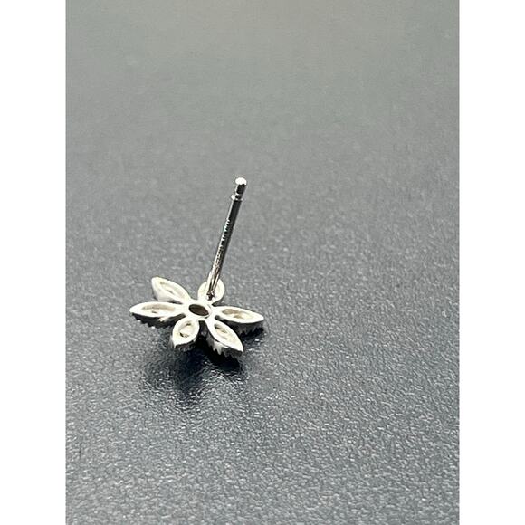 14k White Gold Diamond Vintage Flower Petal Design Stud Earrings - Picture 7 of 9